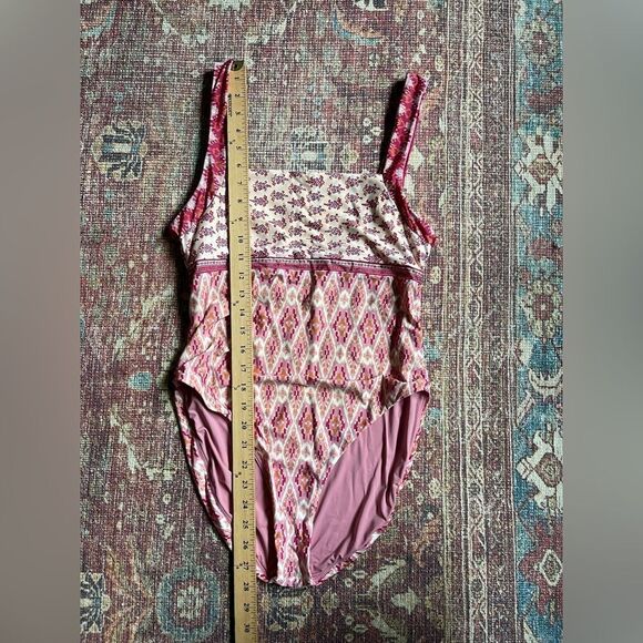 Women’s Faherty Gracie Large Pink and White Patterned One Piece Swimsuit - Picture 3 of 10